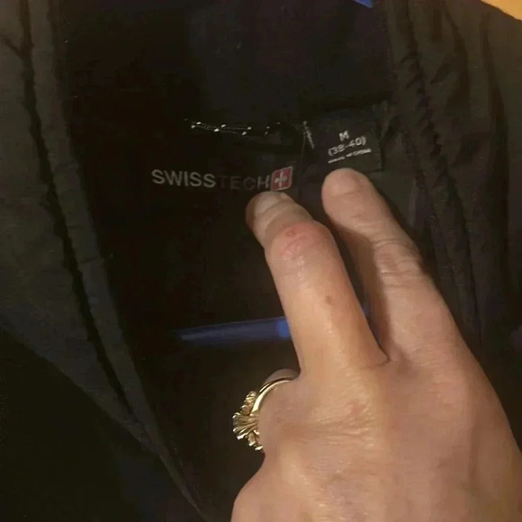 Swiss Tech 100% Polyester Size Medium (38-40) - Picture 3 of 7